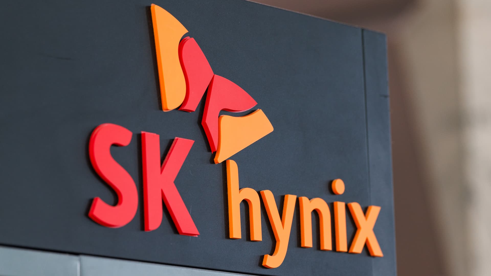 SK Hynix's Quantum Leap: $25 Billion Investor Return Fuels Chip Innovation featured image