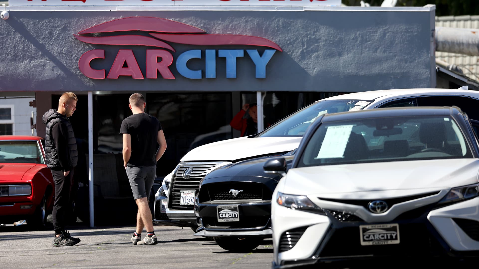 Used Car Prices Signal Market Shift: A Strategic Warning for Auto Dealers featured image