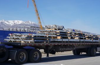 ai-data-centers-a-50-billion-boom-reshaping-trucking-logistics.jpg