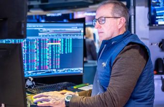 ai-funding-fears-rattle-wall-street-adjusting-for-alpha-and-preservation.jpg