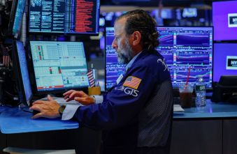 ai-stocks-roar-back-unpacking-the-nasdaqs-5.2-surge-and-portfolio-realignments.jpg