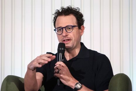 ai-stocks-see-major-correction-as-tech-leaders-advocate-for-development-pace.jpg