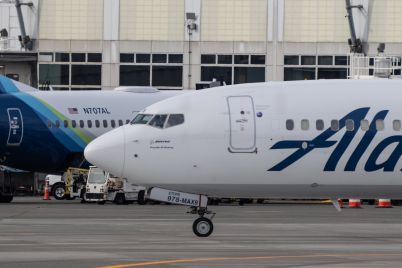 alaska-airlines-2024-forecast-tops-estimates-after-loss-from-boeing-max-grounding-scaled.jpg