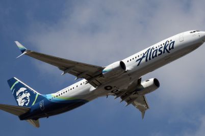 alaska-airlines-is-trying-to-ease-staffing-shortage-by-offering-flight-attendants-double-pay-to-pick-up-shifts-scaled.jpg