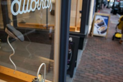 allbirds-shares-fall-as-sneaker-retailer-reports-widening-losses-despite-23-jump-in-sales-scaled.jpg