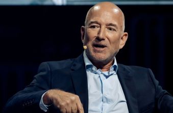amazon-share-sale-bezos-4-1-billion-move-sparks-volatility.jpg