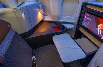 american-airlines-premium-push-a-strategic-flight-to-higher-margins.jpg