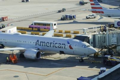 american-airlines-temporarily-grounded-u-s-flights-because-of-technical-glitch-scaled.jpg
