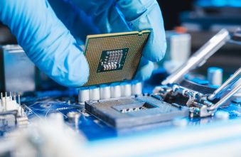 an-under-the-radar-ai-stock-just-delivered-the-best-quarter-of-the-chip-sector.jpg