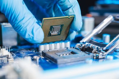 an-under-the-radar-ai-stock-just-delivered-the-best-quarter-of-the-chip-sector.jpg
