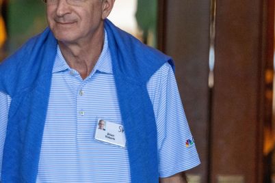 analysts-think-trump-would-block-a-comcast-wbd-deal-comcast-says-ma-is-viable-scaled.jpg