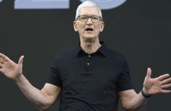 apple-price-target-raised-to-340-navigating-the-memory-crunch-with-ai-alpha.jpg