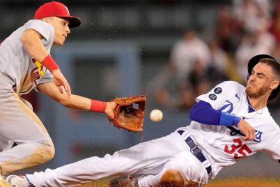 apples-potential-bid-for-mlbs-weekday-package-could-bring-a-big-new-player-into-live-sports-scaled.jpg