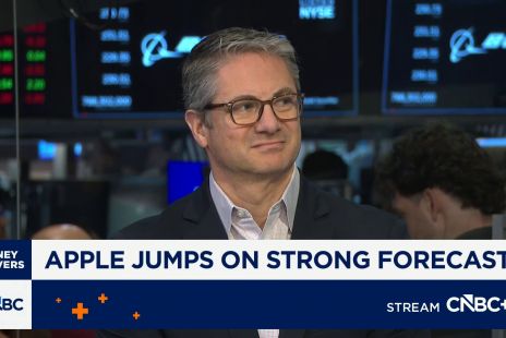 apples-stock-gains-as-company-execs-cite-iphone-mac-demand-in-boosting-guidance.jpg