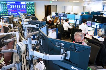 asia-pacific-stocks-fall-as-omicron-variant-fears-continue-to-weigh-on-market-sentiment.jpg