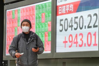 asian-shares-advance-yen-slips-after-ai-stocks-push-higher-on-wall-street.jpg