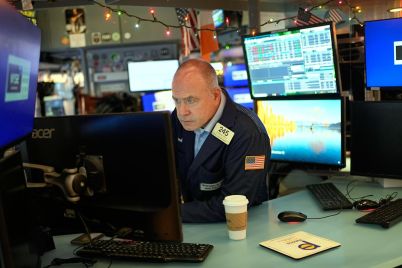 asian-shares-are-mixed-after-us-stocks-drift-to-more-records.jpg