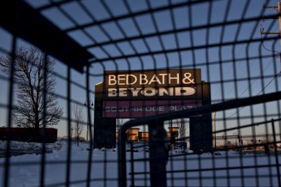 bed-bath-and-beyond-shares-plunge-after-retailer-warns-it-doesnt-have-the-cash-to-pay-down-debts-scaled.jpg