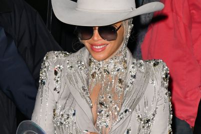 beyonces-country-songs-are-bringing-new-listeners-to-the-genre-boosting-streams-for-black-artists-scaled.jpg