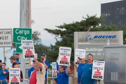 boeing-reaches-tentative-labor-deal-with-striking-defense-workers-scaled.jpg