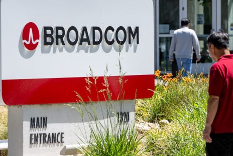 broadcom-alpha-navigating-post-earnings-dip-for-long-term-gains.jpg