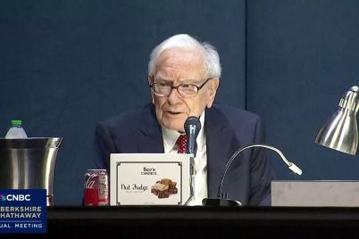 buffett-says-berkshire-sold-its-entire-paramount-stake-we-lost-quite-a-bit-of-money.jpg