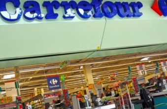 carrefour-shares-plunge-14-navigating-european-retail-volatility.jpg
