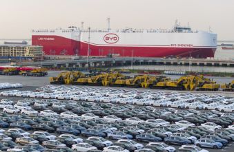 china-car-market-volatility-sales-plunge-20-in-brutal-year.jpg