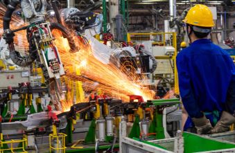 chinas-factory-activity-contracts-in-july-a-warning-for-global-growth-engines.jpg
