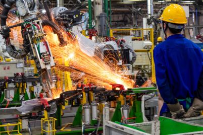 chinas-factory-activity-contracts-in-july-a-warning-for-global-growth-engines.jpg