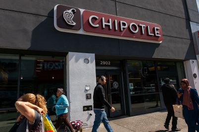 chipotle-stock-sinks-as-restaurant-chain-reports-falling-traffic-weak-guidance.jpg
