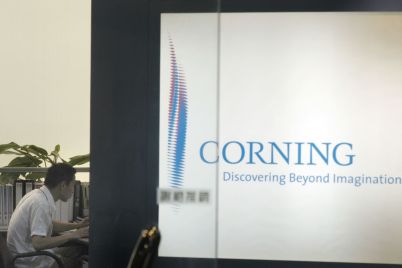 corning-earnings-shock-18-tumble-highlights-ai-infrastructure-volatility.jpg