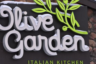 darden-restaurants-sales-disappoint-but-olive-garden-parent-sees-consumers-continuing-to-spend-scaled.jpg
