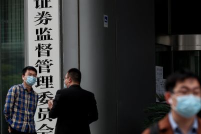delisting-risk-for-u-s-listed-chinese-stocks-nearly-halves-after-regulators-reach-audit-agreement-goldman-says-scaled.jpg