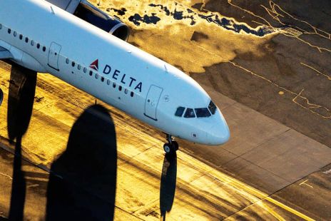 delta-air-lines-forecast-warning-signals-on-2026-outlook-amid-fuel-volatility.jpg