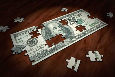 dollar-gains-as-fomc-holds-interest-rates-steady.jpg