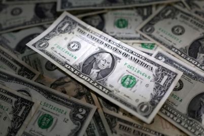 dollar-rises-vs-euro-swiss-franc-as-investors-await-trump-speech.jpg