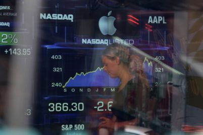 dont-own-any-apple-gear-up-to-buy-some-if-the-stock-keeps-falling-scaled.jpg