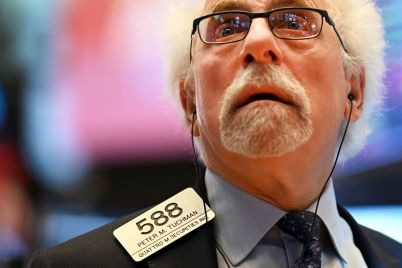 dow-closes-lower-by-more-than-370-points-as-inflation-growth-worries-resurface-live-updates-scaled.jpg