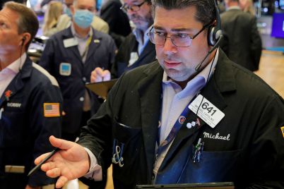 dow-rebounds-by-400-points-as-market-volatility-from-omicron-continues-scaled.jpg
