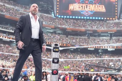 espn-inks-five-year-deal-for-wwes-live-premium-events-including-wrestlemania-royal-rumble-scaled.jpg