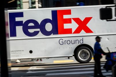 fedex-beats-earnings-estimates-forecasts-1-billion-cost-savings-in-the-next-fiscal-year-scaled.jpg