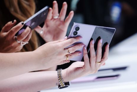 foldable-phones-samsungs-innovation-strategy-amidst-apples-entry.jpg