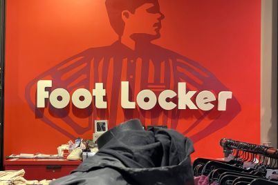 foot-locker-shares-plunge-30-as-retailer-posts-holiday-loss-delays-key-financial-target-scaled.jpg