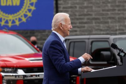 gm-battery-plant-workers-vote-to-unionize-with-uaw-a-key-win-for-labor-as-industry-shifts-to-evs-scaled.jpg