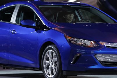 gm-to-release-plug-in-hybrid-vehicles-backtracking-on-product-plans-scaled.jpg