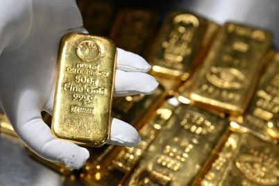 gold-price-pushes-over-5500-amid-weak-dollar.jpg