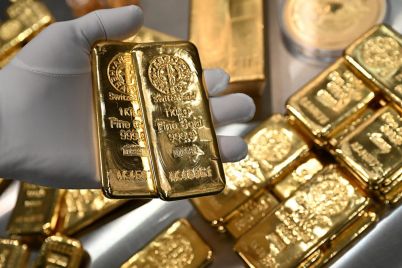gold-prices-slump-following-jump-in-us-treasury-yields.jpg