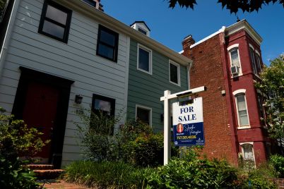 home-prices-go-negative-for-the-first-time-in-over-2-years-and-may-stay-that-way-for-a-while-scaled.jpg
