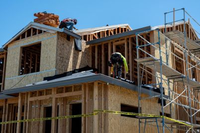 homebuilder-sentiment-sees-modest-rebound-amidst-market-headwinds.jpg